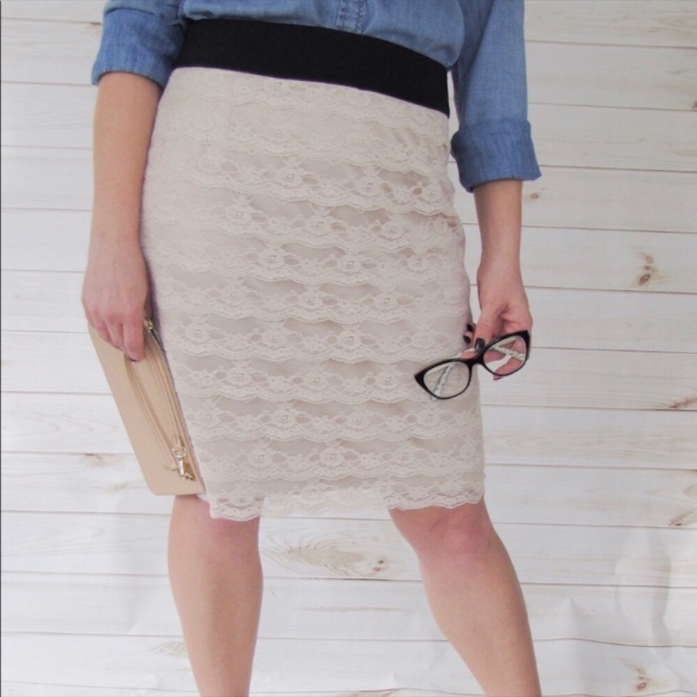 H&M tiered lace skirt size 2